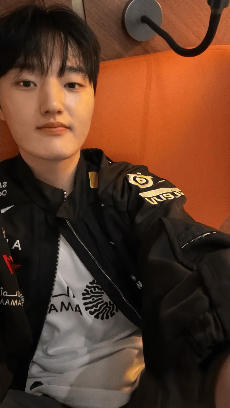 开云体育官网-Peyz更新自拍照并配文:在主场留下了美好的回忆